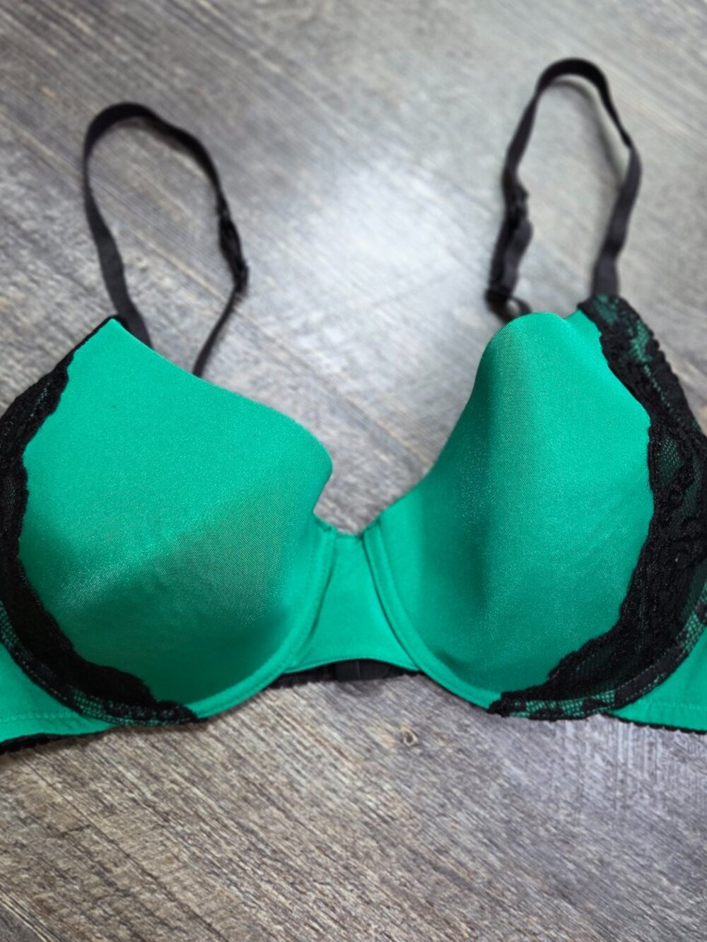 Emerald Green Support Bra w/Black Lace Trim Sz 36D by Blush